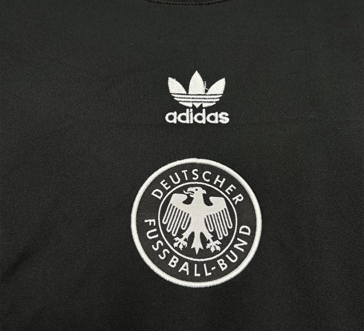 Konzept-Trikot der deutschen Nationalmannschaft schwarze Edition Saison 2425