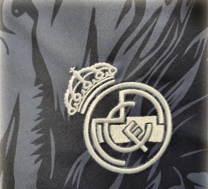 Real Madrid rotes Drachen-Design auf schwarz 2024 2025
