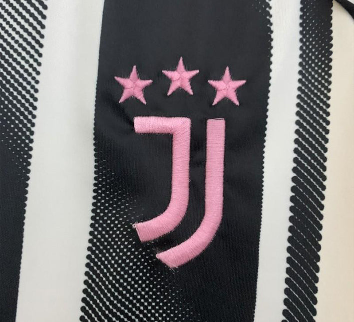 maillot-domicile-juventus-saison-vingt-cinq-vingt-six-noir-et-blanc Heimtrikot Juventus Saison 2025/26 schwarz und weiß