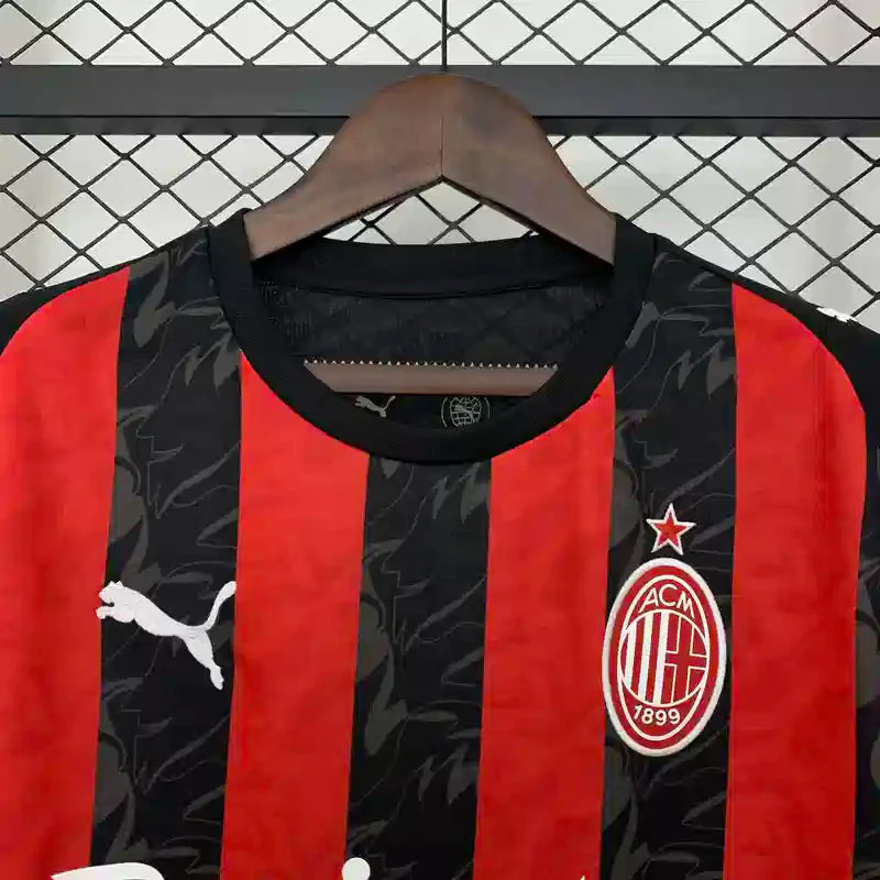 Konzept AC Milan Heimtrikot 2526