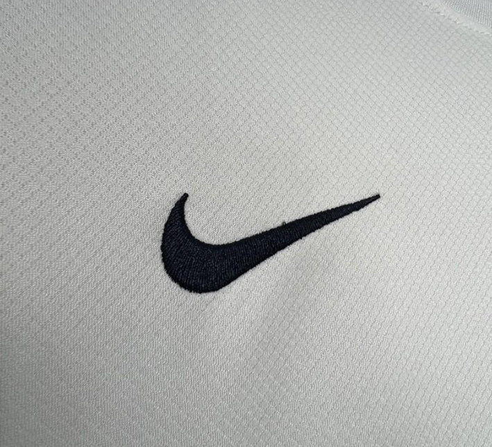 Paris Saint-Germain Auswärtstrikot Edition Weiß 2024-2025 Seitenansicht