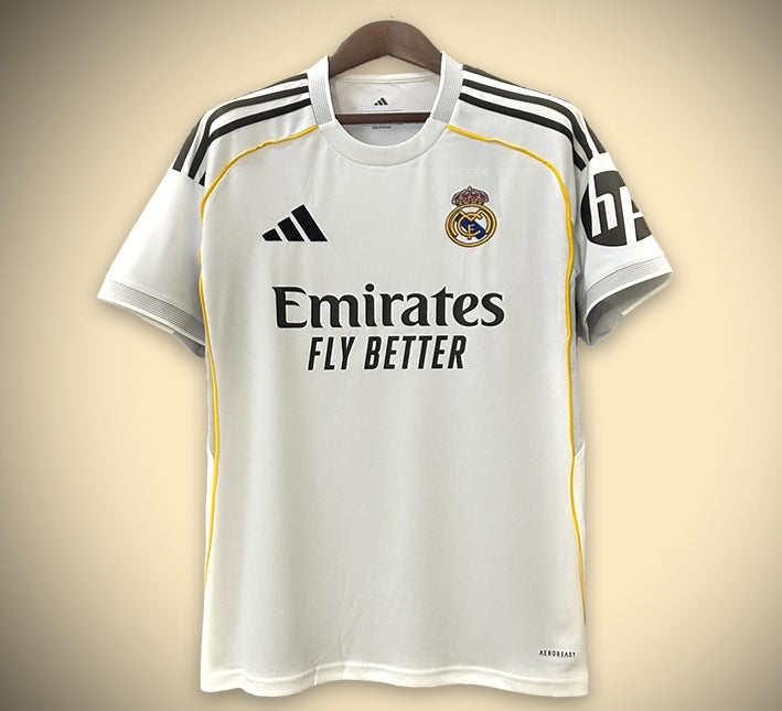 Real Madrid Heimtrikot 2025-2026 Vorderansicht
