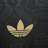 maillot-noir-concept-bayern-munich-edition-anniversaire-125-ans-saison-2024-2025 Schwarzes Konzepttrikot Bayern München Jubiläumsausgabe 125 Jahre Saison 2024 2025