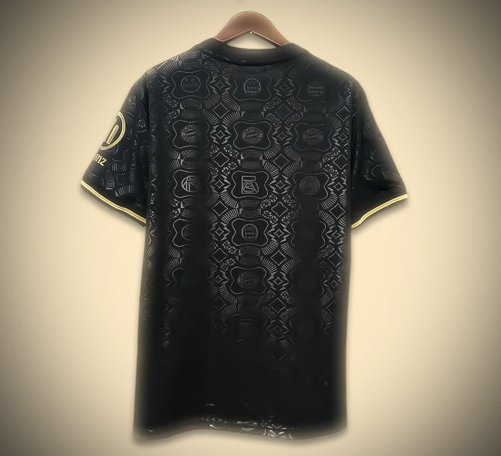 tunique-football-bayern-munich-noire-collector-125e-anniversaire-style-concept Bayern München schwarzes Trikot 125. Jubiläum Konzept