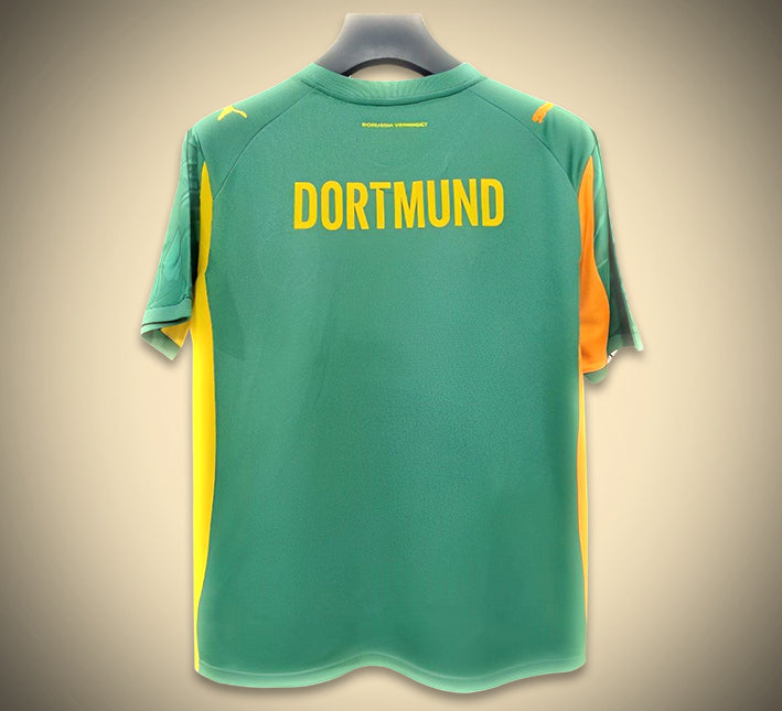 maillotbvbvertdos.jpg Konzept Trikot Borussia Dortmund Auswärtsausgabe 2025-2026 Seitenansicht
