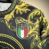 Konzept Trikot Italien Versace Edition Saison 2024 2025