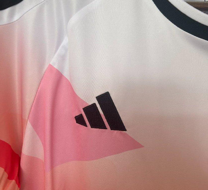 Konzept Trikot Japan RoseBleu Edition Saison 2024 2025 modernes Design