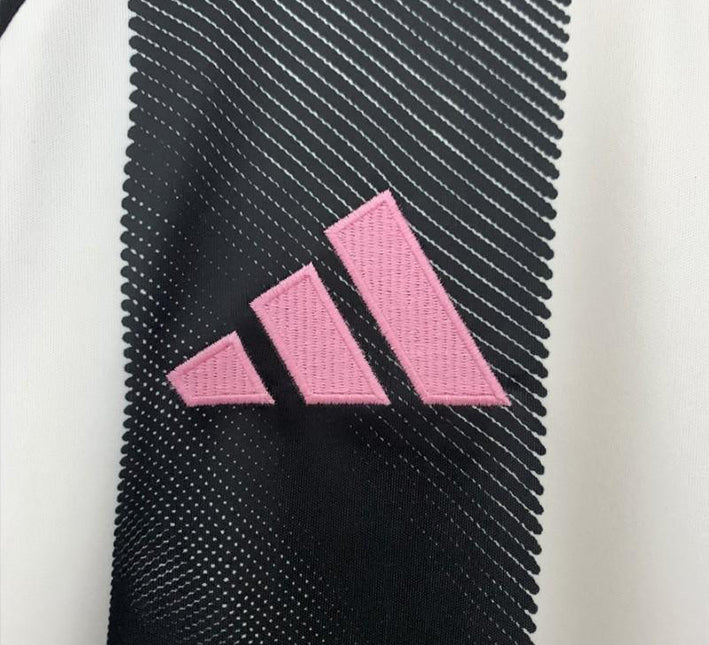 tenue-officielle-juventus-a-domicile-jersey-football-manches-courtes Offizielles Juventus Heimtrikot Kurzarm