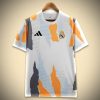 Real Madrid Vorbereitungstrikot 2024-2025 Vorderansicht
