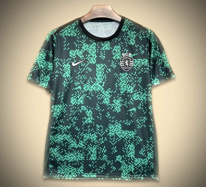 maillotsportingprematch-1.jpg Sporting CP Vorbereitungstrikot 2024-2025 Vorderansicht