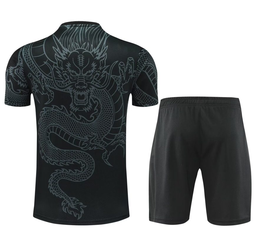 Trikot und Shorts Real Madrid Saison 2024/2025 offizielles Trikot