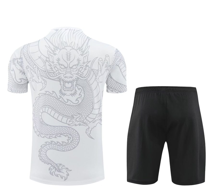 Trikot und Shorts Real Madrid Saison 2024/2025