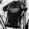 Arsenal Auswärtstrikot adidas rot und schwarz für Gunners-Fans