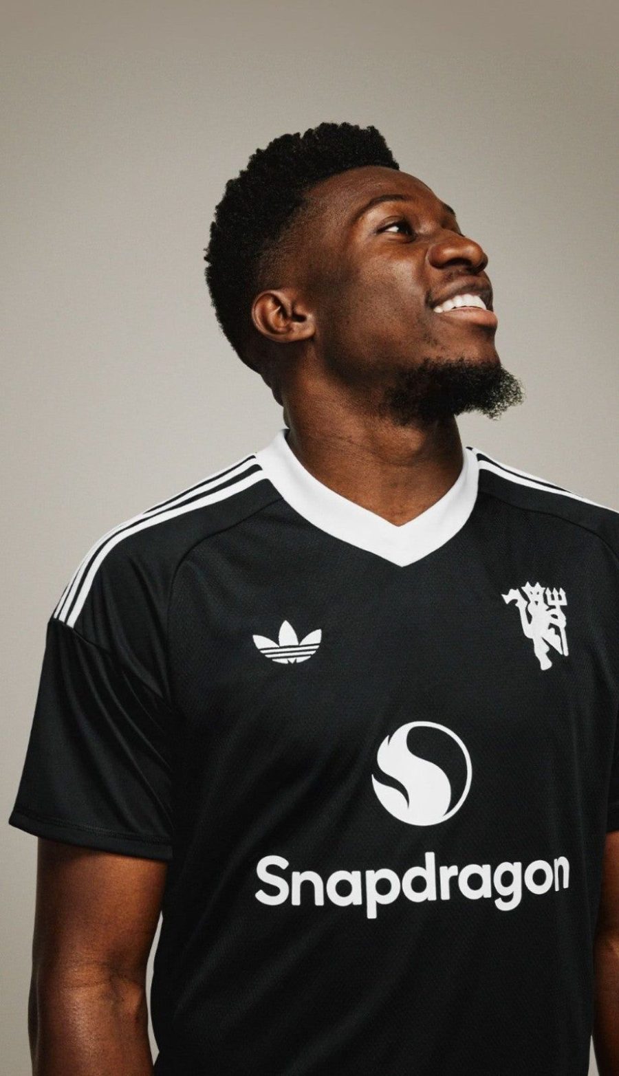 jersey-de-gardien-manchester-united-nouveau-kit-officiel-2024-2025 Manchester United Torwarttrikot neues offizielles Kit 2024 2025