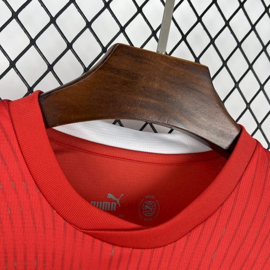 Heimtrikot Schweiz 2026 Flockung Schweizerkreuz moderner Stil