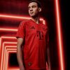 Fußballtrikot Bayern München Heim 2024 2025 mit Vereinswappen
