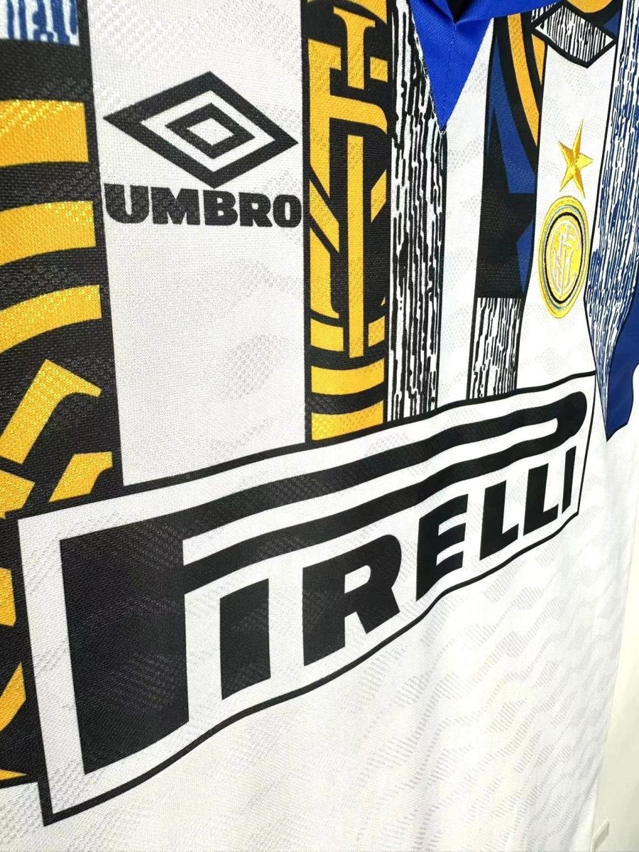 Inter Mailand Auswärtstrikot Retro Kollektion für Nerazzurri-Fans