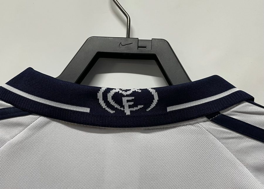Weißes Real Madrid Trikot mit Flock Galaktische Ära
