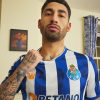 maillot-de-football-fc-porto-kit-domicile-manches-courtes-ecusson-du-club FC Porto Heimtrikot kurze Ärmel mit Vereinswappen