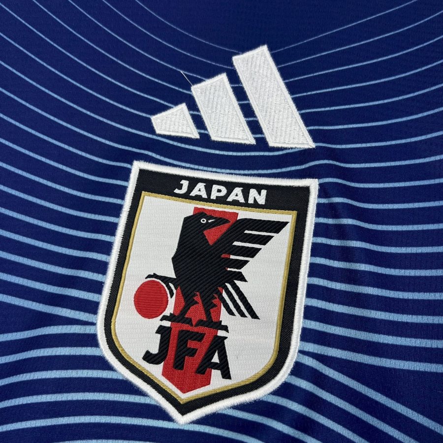 Japan Heimtrikot 2026 mit Wappen und offiziellem Design