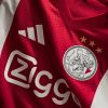 maillot-domicile-ajax-amsterdam-saison-2025-2026-rouge-et-blanc Ajax Amsterdam Heimtrikot 2025/2026 rot-weiß