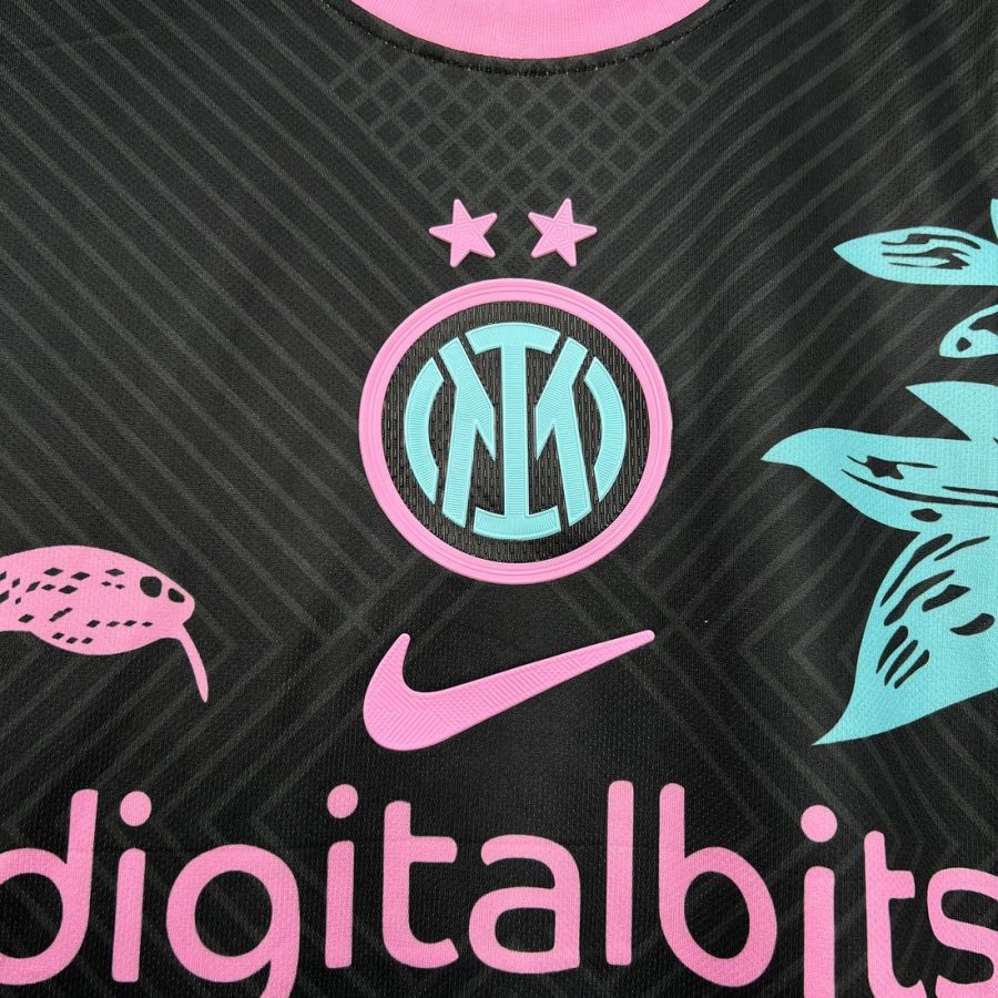 Heimtrikot Inter Mailand rosa Schlangenmotiv Sonderedition Saison 2025/26