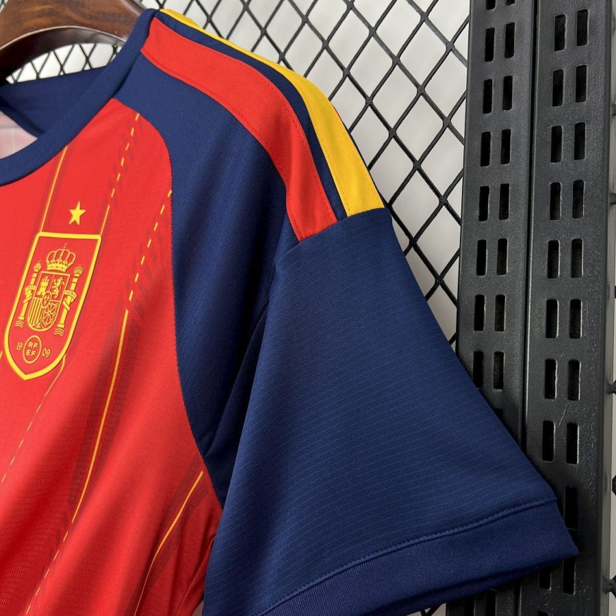 Offizielles Trikot Spanien Fußball Heimversion mit Wappen und Nationalfarben