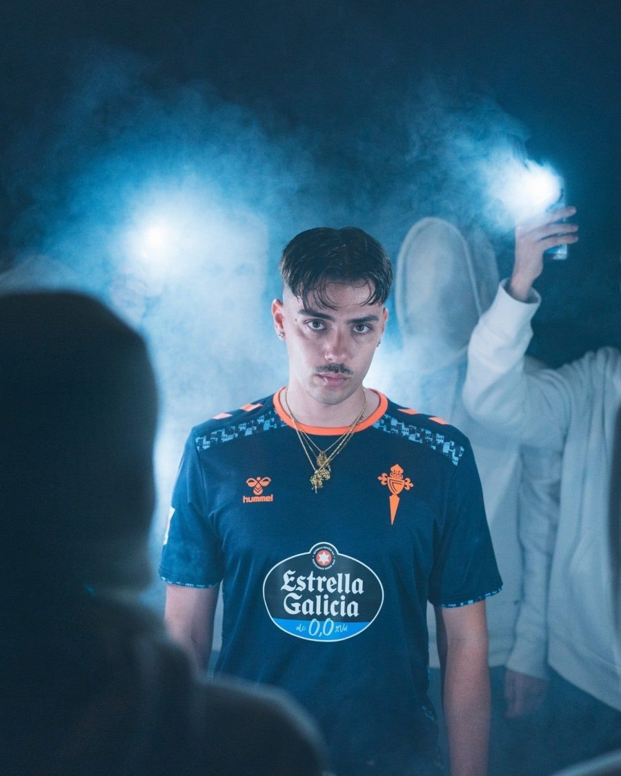tenue-de-football-celta-vigo-a-l-exterieur-avec-design-officiel-2024-2025 Celta Vigo Fußballoutfit Auswärts mit offiziellem Design 2024 2025