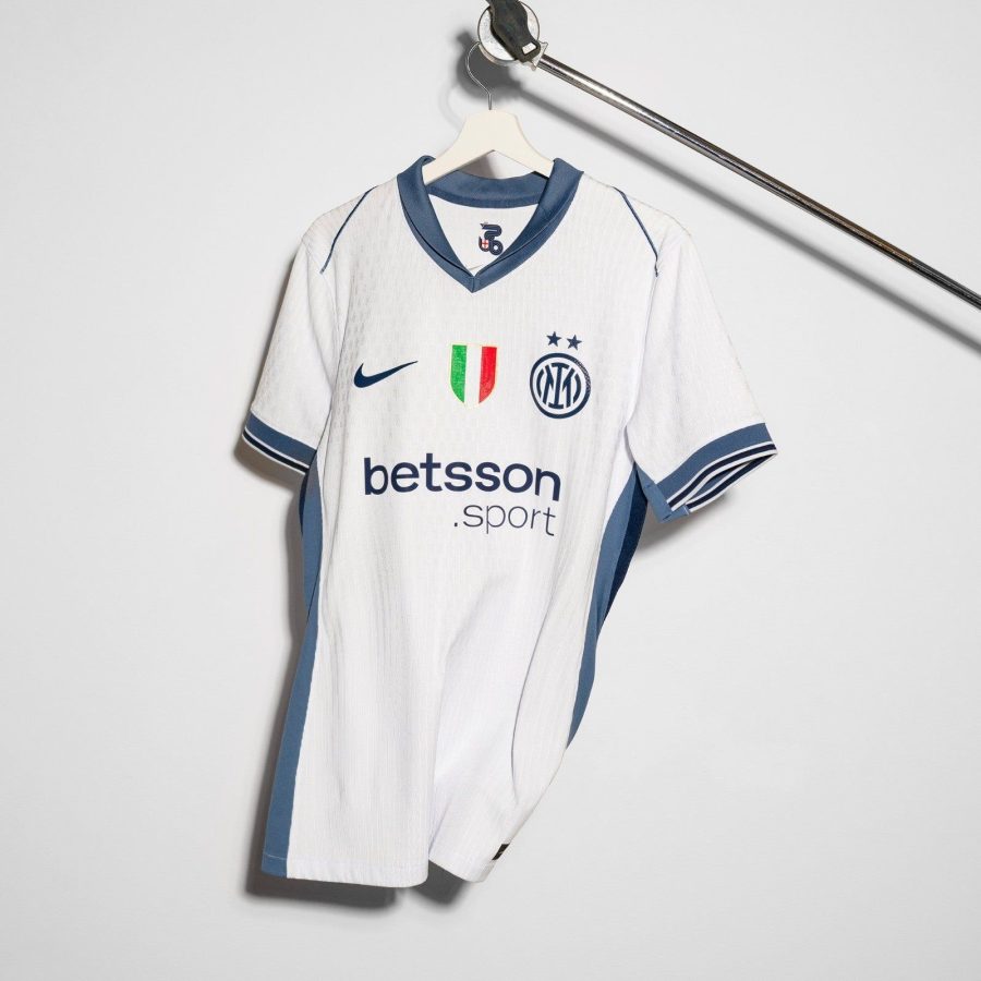 Inter Mailand Fußballoutfit Auswärtstrikot marineblau und türkis