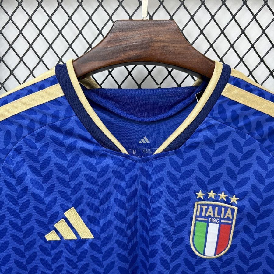 Offizielles Italien azurblaues Trikot mit Verbandsabzeichen