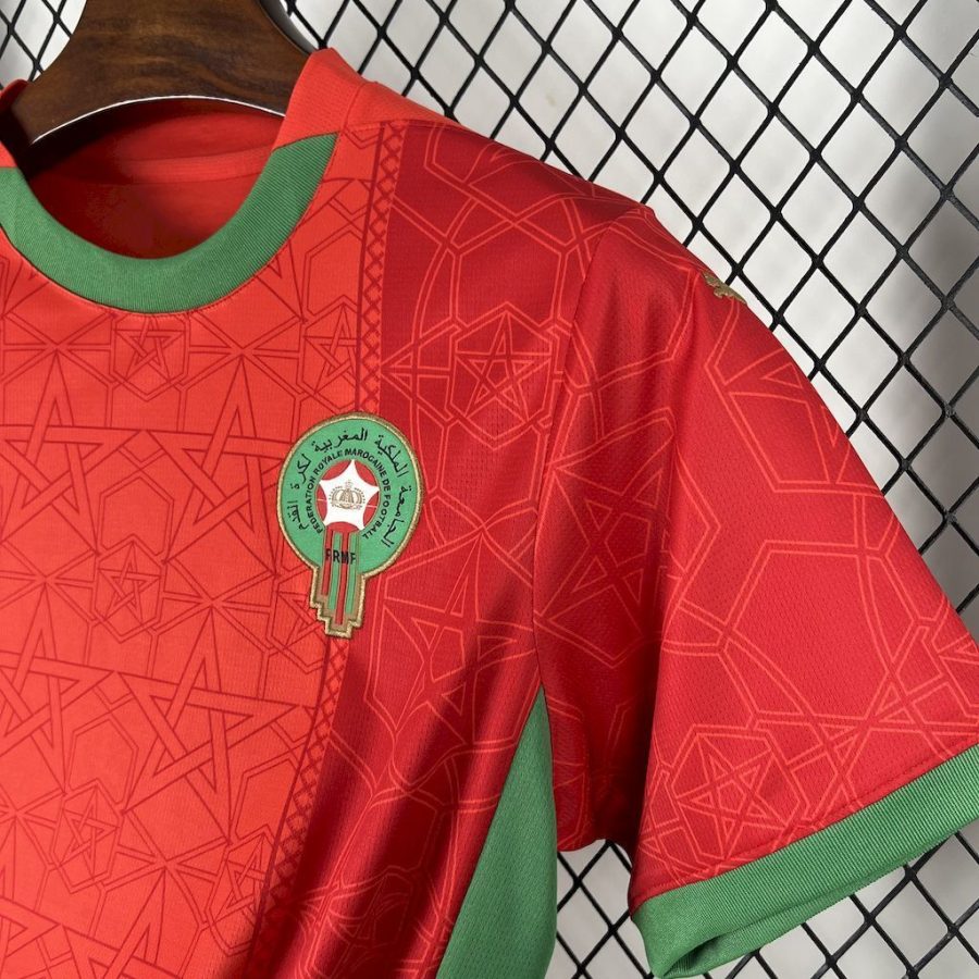 tenue-officielle-maroc-rouge-et-vert-pour-supporter-les-lions-de-l-atlas Offizielles Marokko rot-grünes Trikot für Atlas-Löwen-Fans