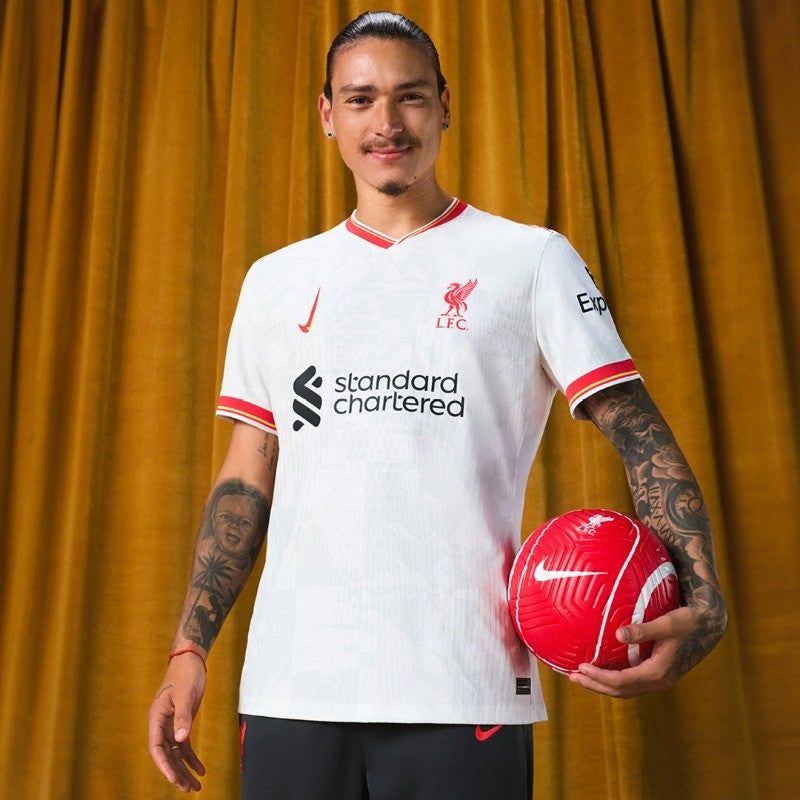 Fußball-Trikot Liverpool Auswärtsmodell mit Clubwappen