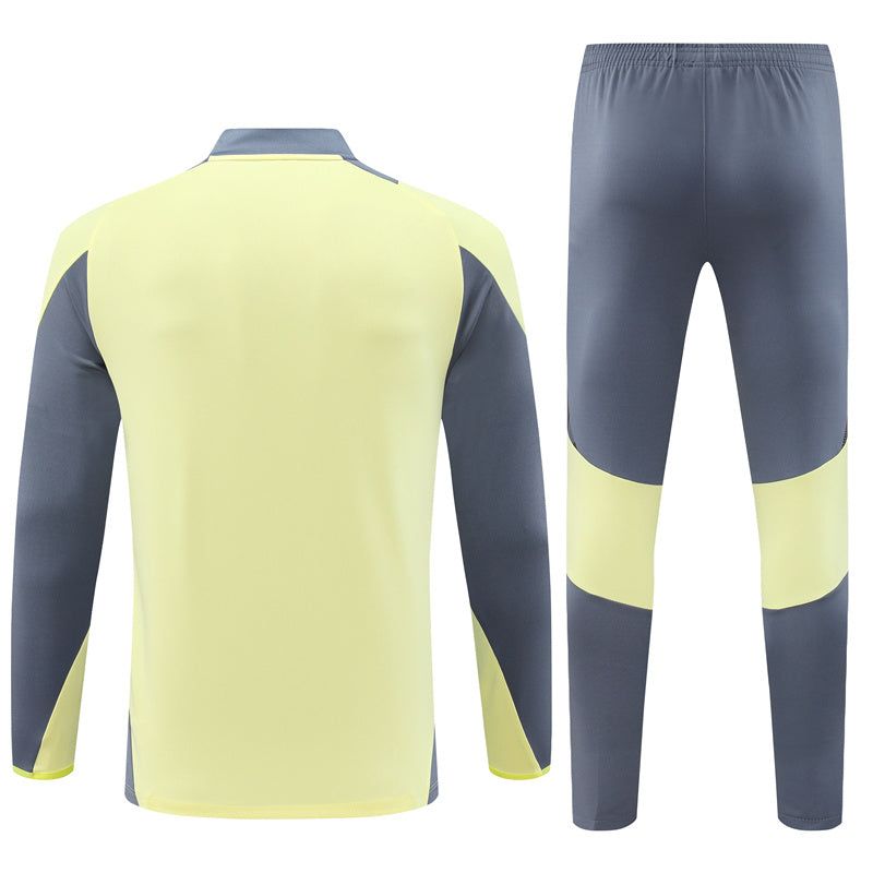 Ajax Trainingsjacke mit passender Hose Sportbekleidung
