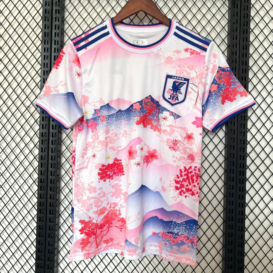 2670de5df960c1834f66db3b32c17f27_505e3e92-90af-40da-a375-653069f0cd09.jpg Japon Trikot 25/26 Sonderedition Rosa