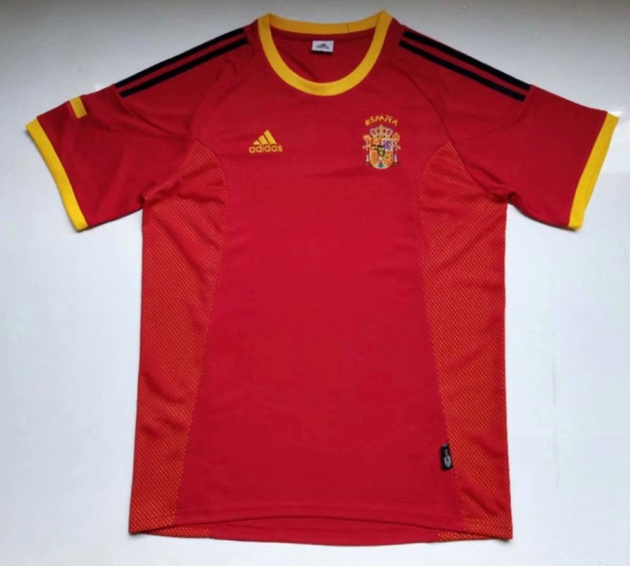 54531BBF-D8F0-455C-A03F-94CADD997F79.jpg Spanien Heimtrikot 2002