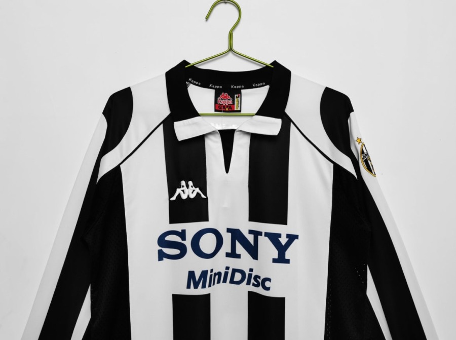 7BC312D9-0528-49D3-B02A-606AB1596EC7.jpg Juventus Trikot 1997/98 Heim Langarm