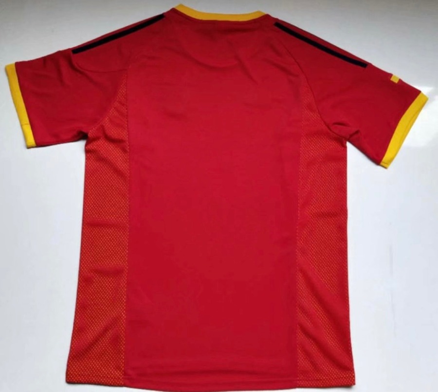 85945FD7-297F-4ECE-9F5F-1BF218A8540C.jpg Spanien Heimtrikot 2002