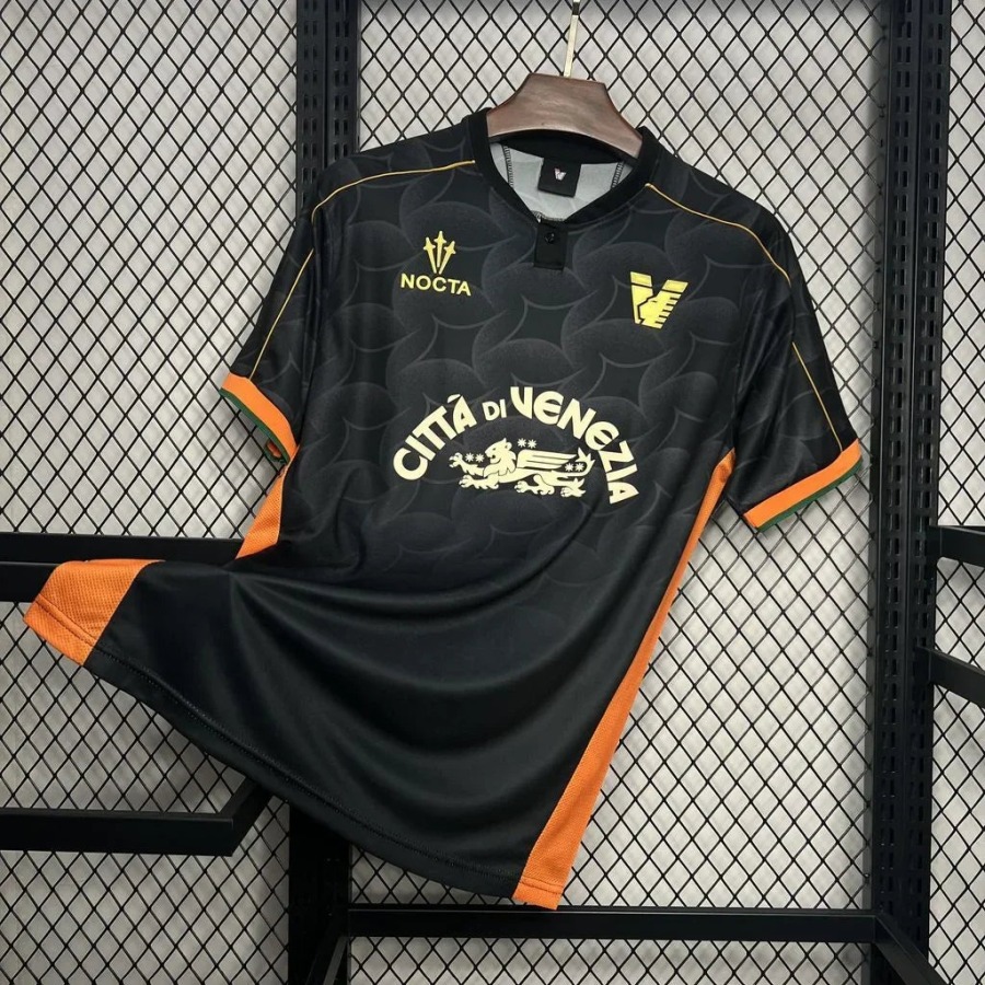 950dcf0bb7ef25844b41f9c668c1b116.jpg Venedig Heimtrikot 2024-2025