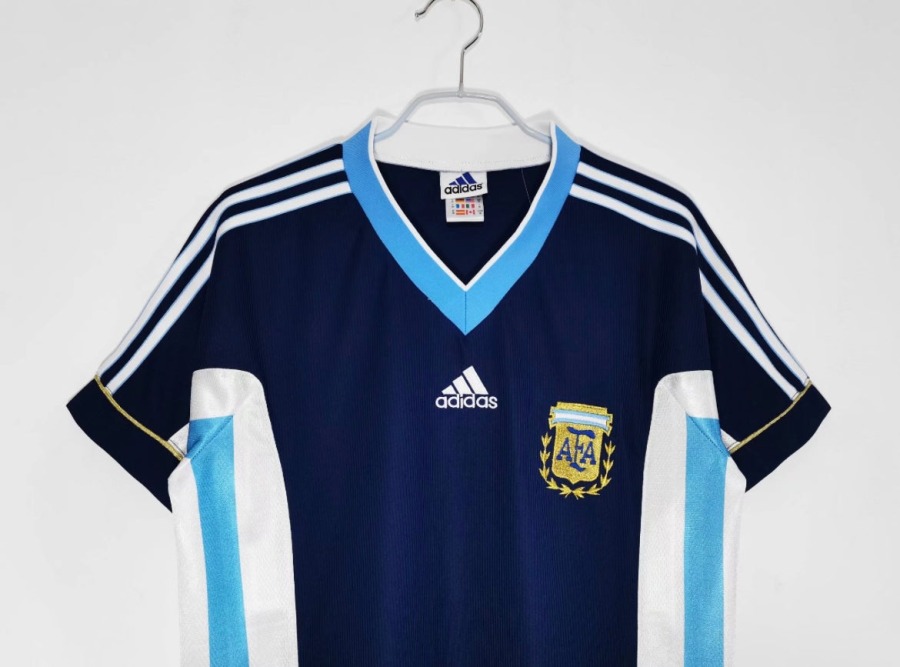 992BAC38-2714-4780-AF6C-65621ECCD6F3.jpg Argentine Auswärtstrikot 1998