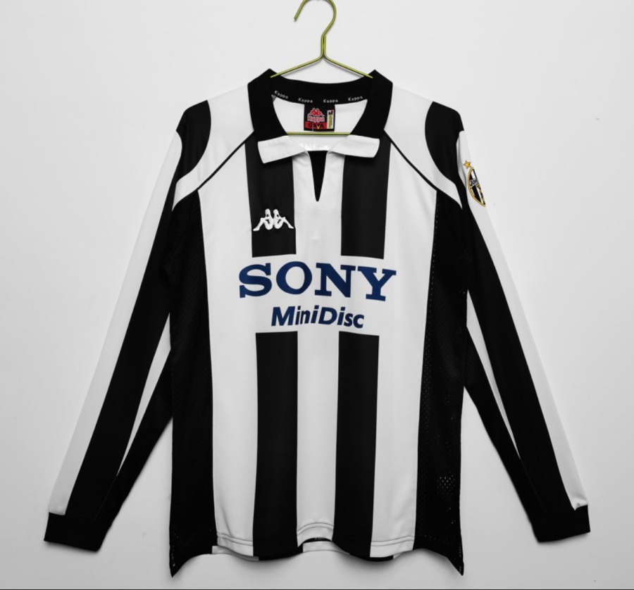 BAE85E28-2CF7-4544-A7A1-9A6B4085170B.jpg Juventus Trikot 1997/98 Heim Langarm