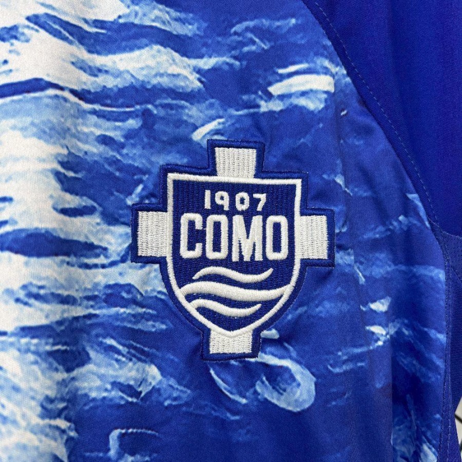 ab1114f5.jpg Como 2025-26 Heimtrikot